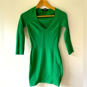 Dsquared authentic viscose green mini dress. 3/4 sleeve. Made in Italy. Size XS